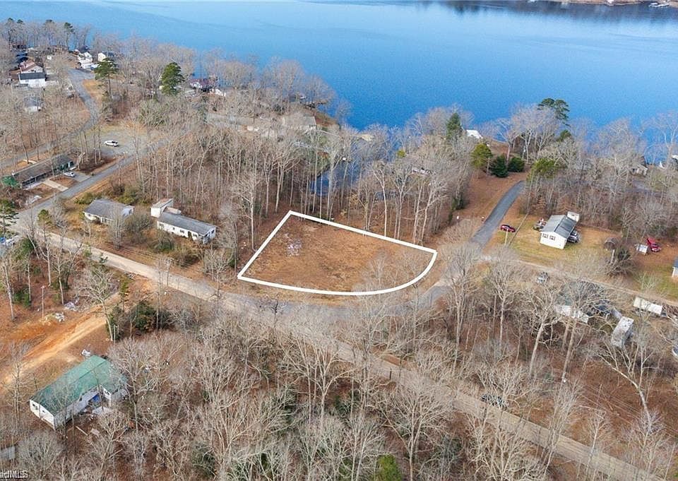 1st image of 111 Waterway Dr