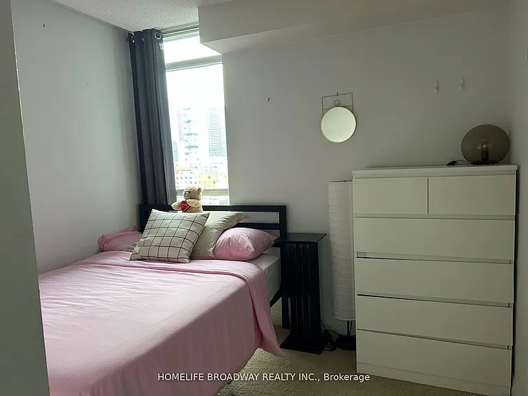25 Carlton St #1310 — Photo 15