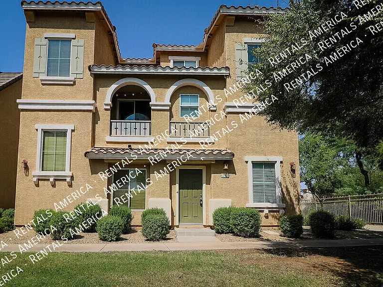747 N Port Dr — Photo 2