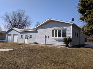 921 Jackson Ave N, Saint James, MN 56081