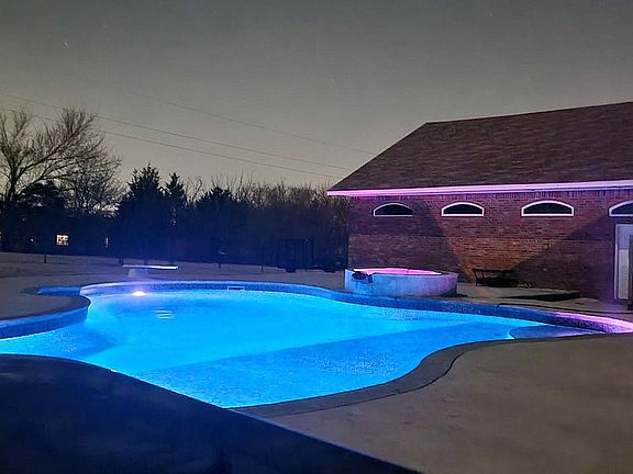 2nd image of 5400 SE 155th St
