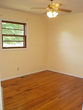 4th image of 219 Elyria Dr