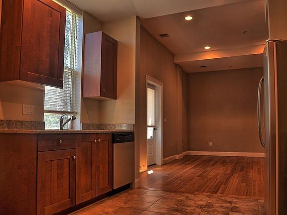 3rd image of 28 Broad St Unit 101