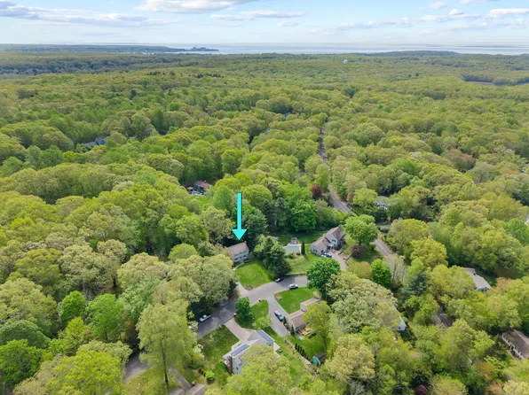 5 Willow Lane, East Lyme, CT 06333