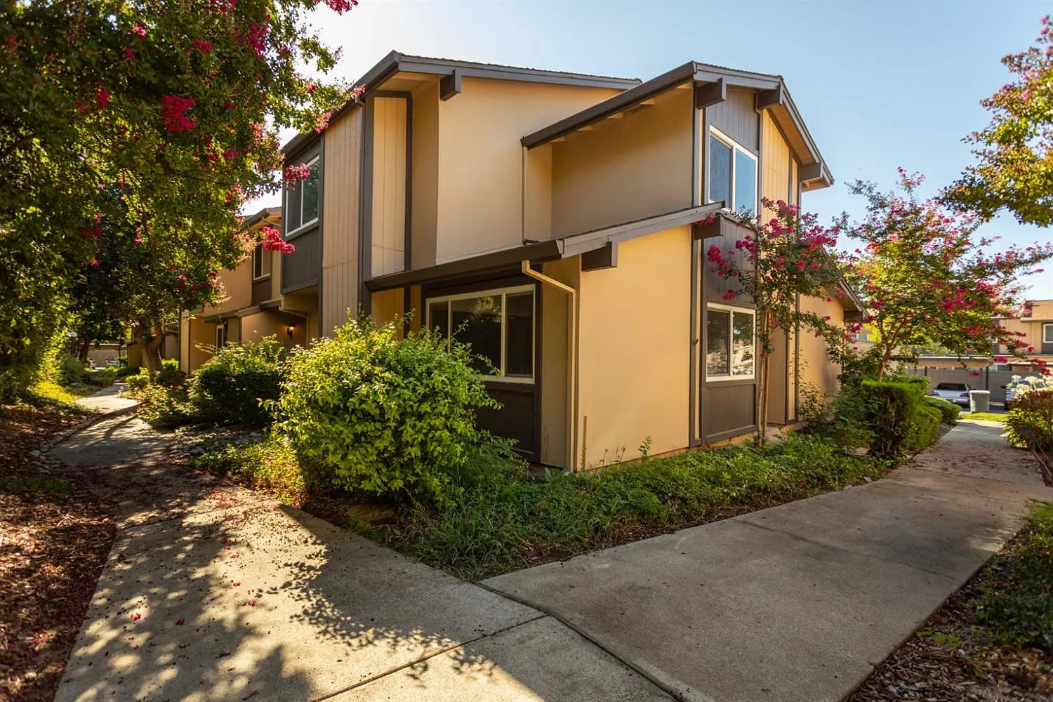 5222 Greenberry Dr photo 1