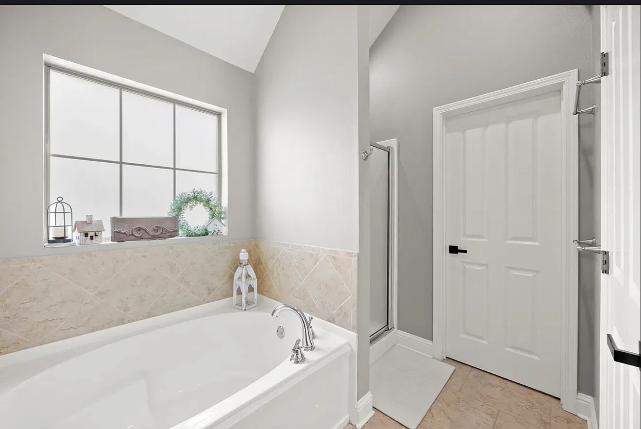 3 bed, 1840 sqft, $2,450 — Photo 2
