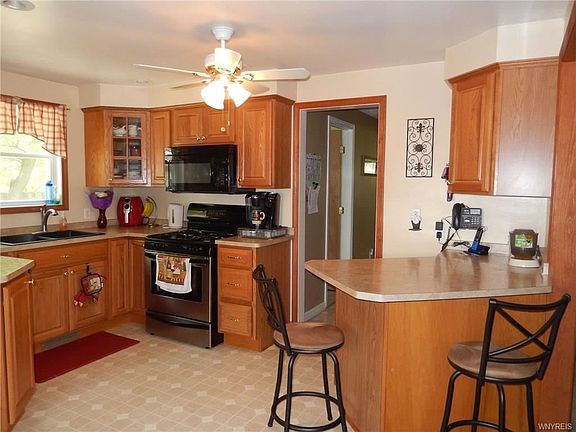 3rd image of 5813 East Ln