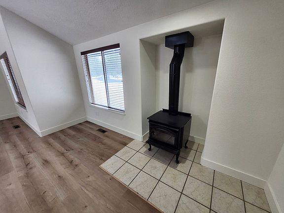3rd image of 19556 Manzanita Ln