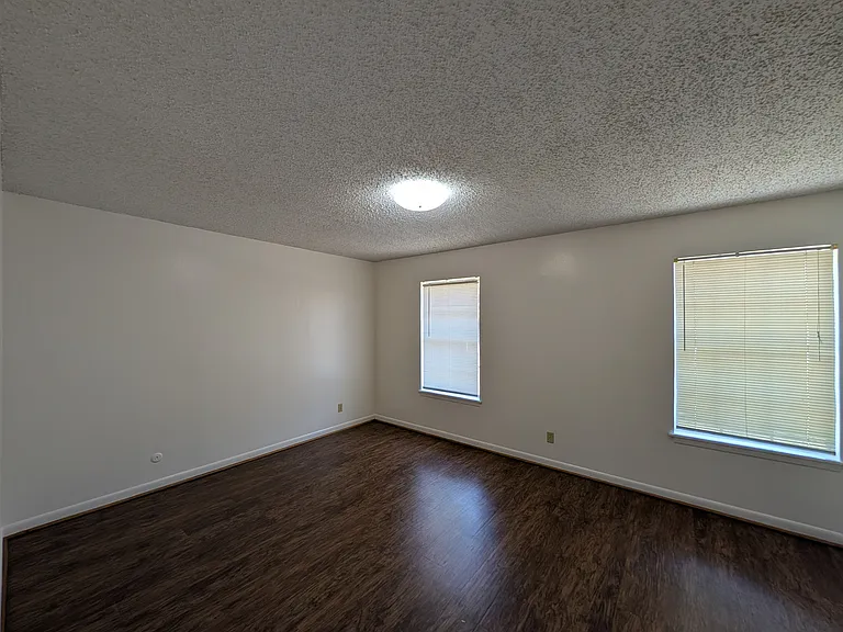 403 W Heritage Dr — Photo 4