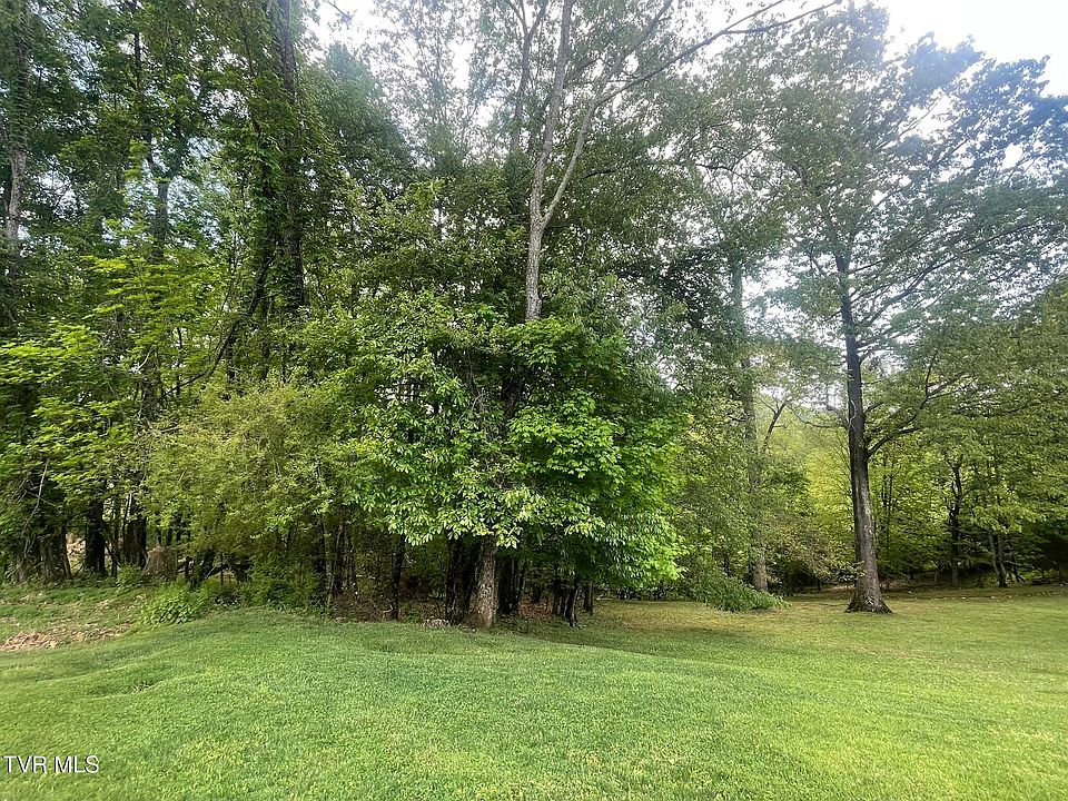 1st image of Hillcrest Dr