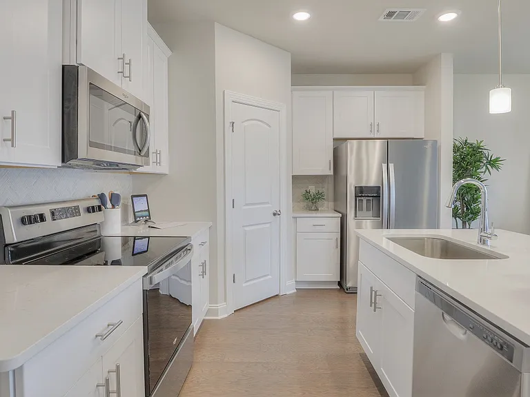 4691 Ridge Bend Dr — Photo 2