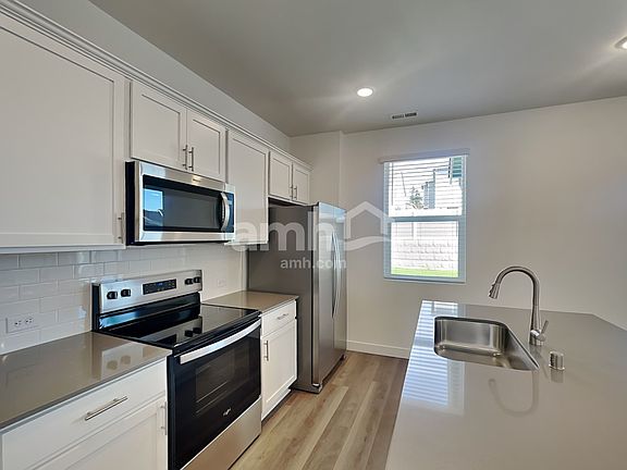 3rd image of 4907 86th Pl NE