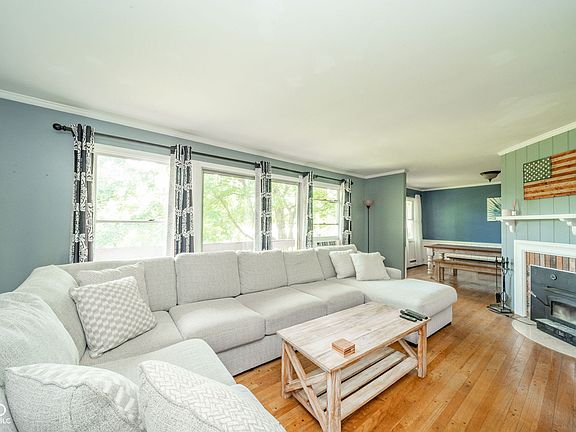5th image of 611 N Plum St