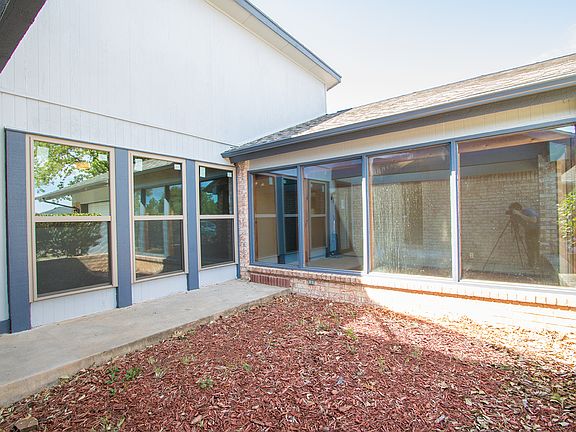 WELCOMING FRONT ENTRANCE