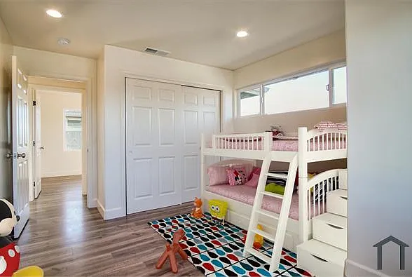 3 bed, 1500 sqft, $4,302 — Photo 2