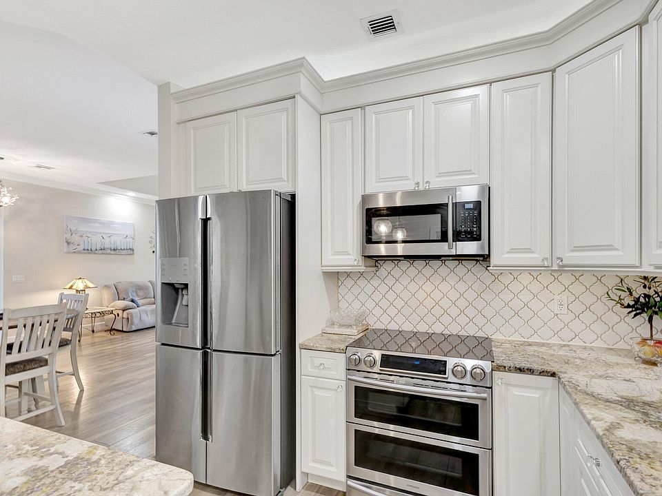 1st image of 218 Woodsmuir Court