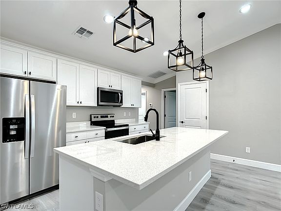 5th image of 118 NW 3rd Ave