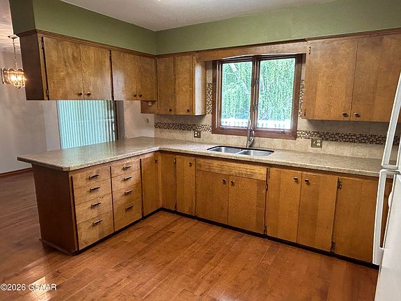 3rd image of 1416 Dogwood Ave