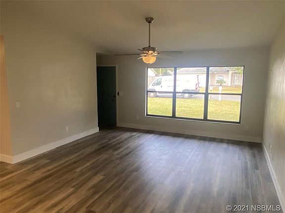 3rd image of 1318 Queen Palm Dr