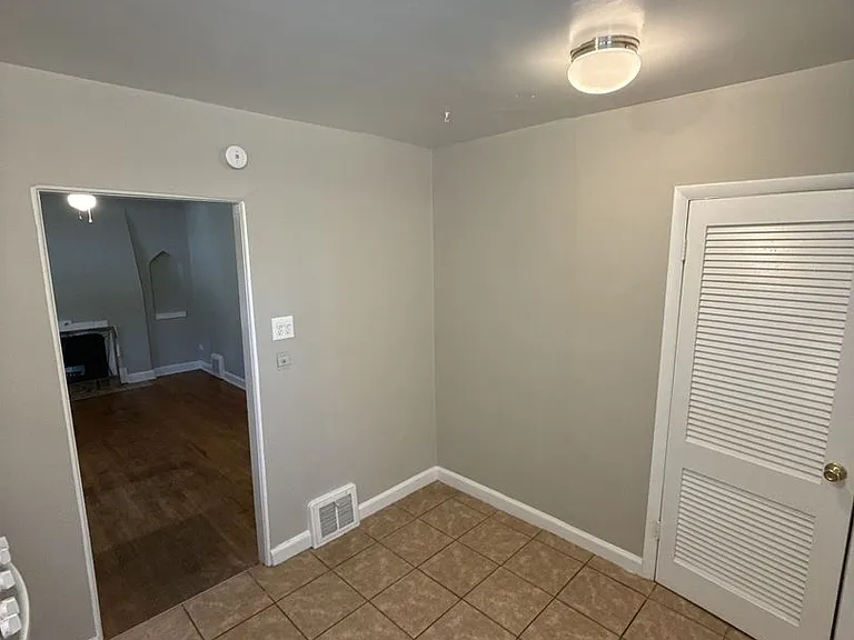 1590 N Syracuse St — Photo 5