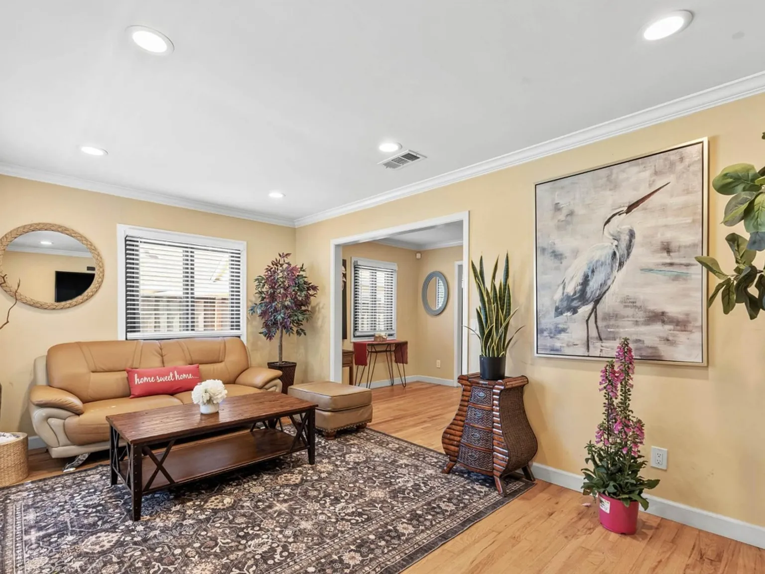 2 bed, 900 sqft, $4,999 — Photo 3