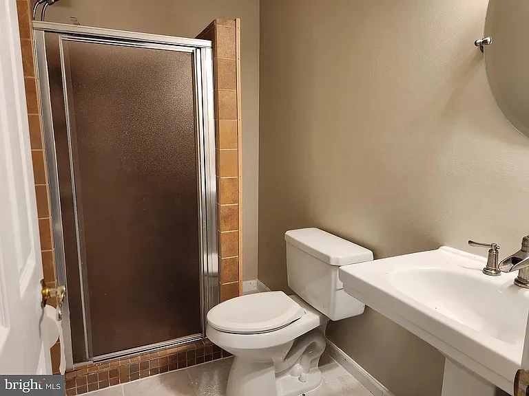 Second floor hallway bath
