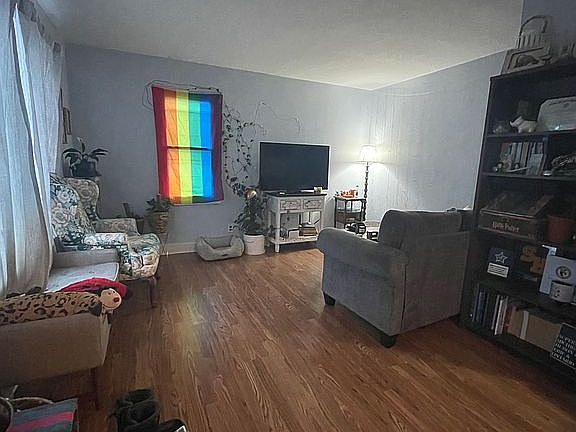 3rd image of 1612 Roselawn Ave