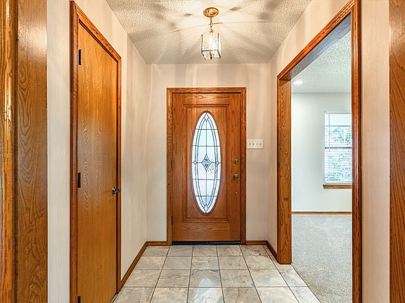 4th image of 2017 Wellington Dr