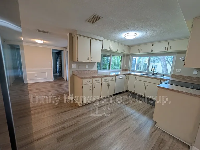 8605 Wagon Wheel Ln — Photo 10