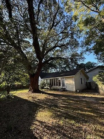 319 Edison St — Photo 17