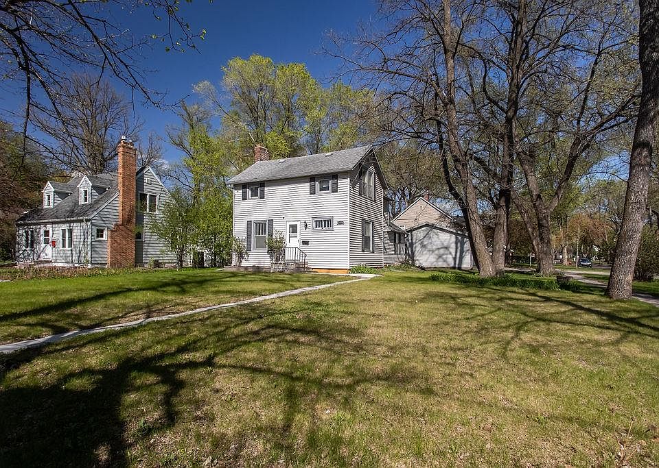 1st image of 1024 University Dr S
