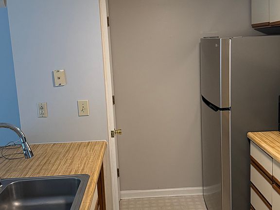 5th image of 120 Whitburn Pl