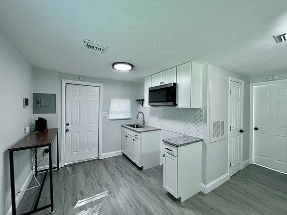 5th image of 1000 35th St