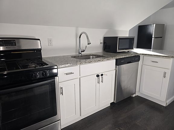 3rd image of 105 Main St #3