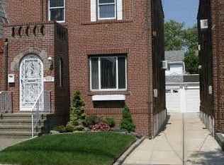 8933 208th St, Queens Village, NY