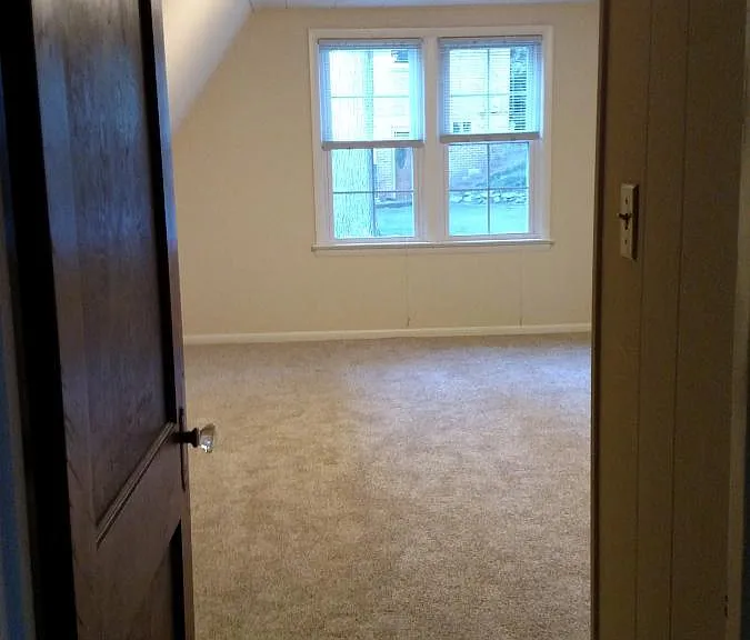 1132 Rosser Ave — Photo 15