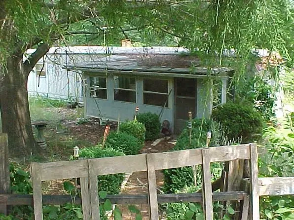 200 Uphill Dr, Lexington, NC 27295