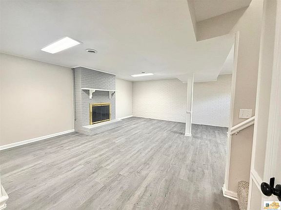 2nd image of 218 Castleridge Dr