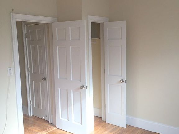 2nd image of 11841 Metropolitan Ave APT 4C