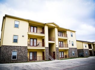 1121 W Oaklawn Rd, Pleasanton, TX 78064