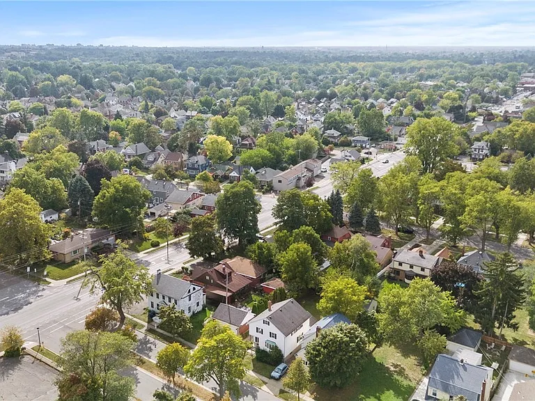 80 Capen Blvd — Photo 37