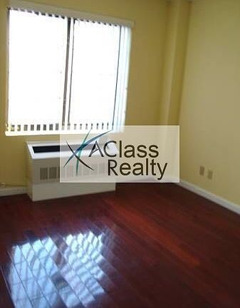 4th image of 2333 31st St