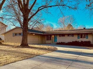 9818 Seward St, Omaha, NE 68114