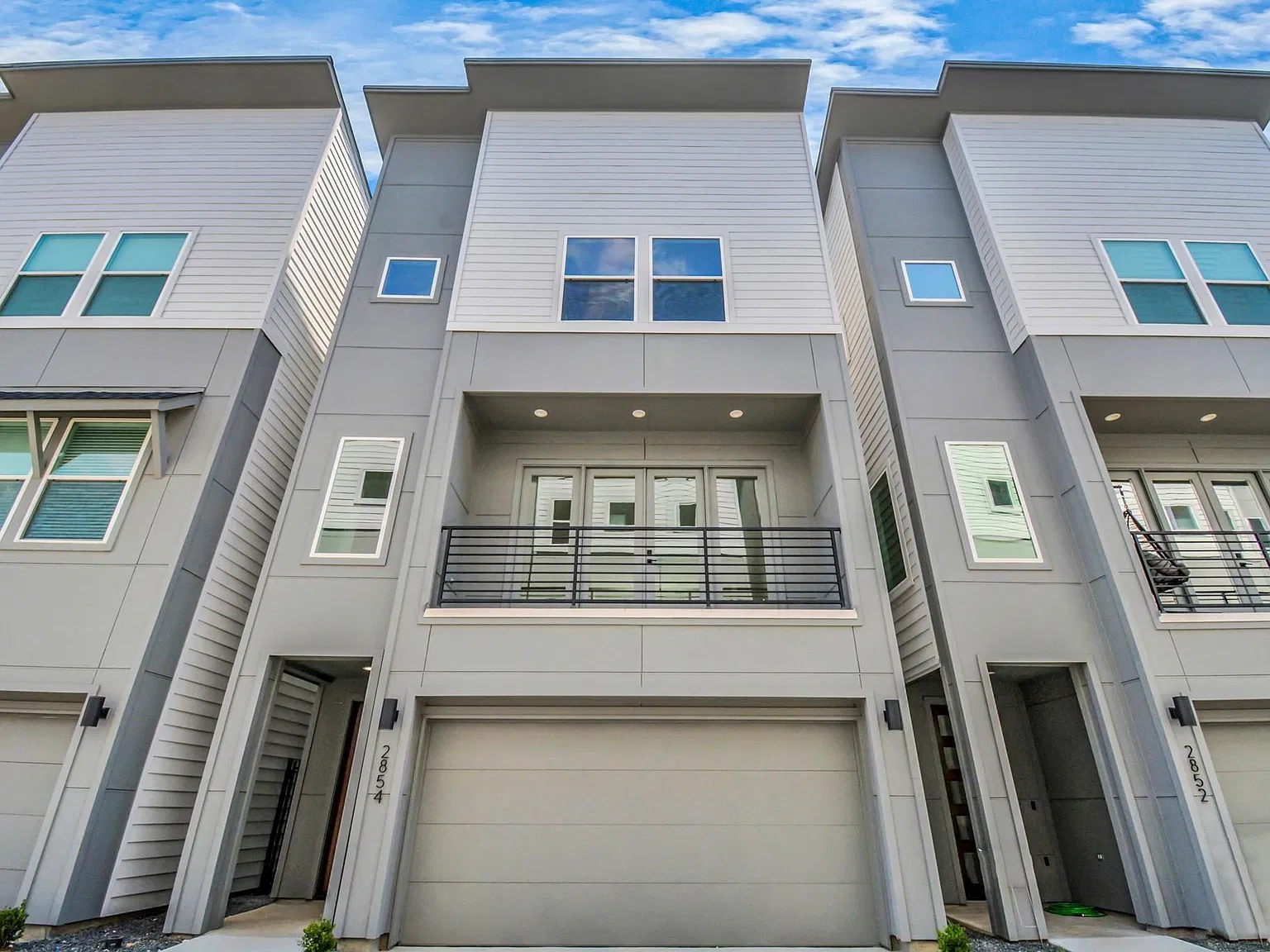 3 bed, 3.5 bath, 1920 sqft, $2,850 — Photo 2