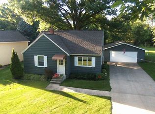 99 River Hills Dr, Holland, MI 49424