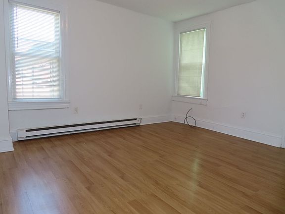 5th image of 1046 Northampton St APT 2