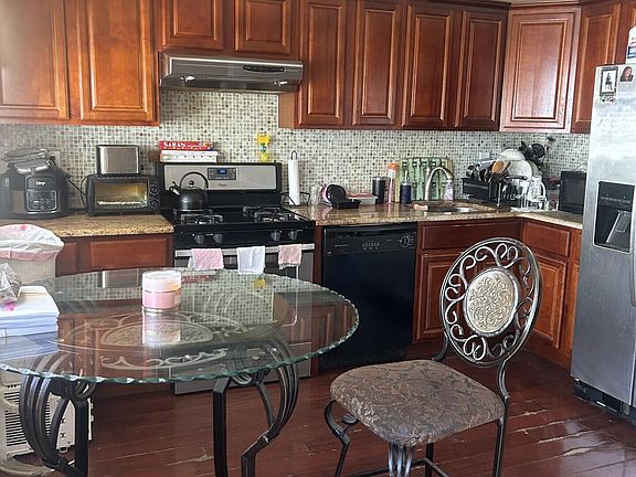 3rd image of 183 Pond Way #B