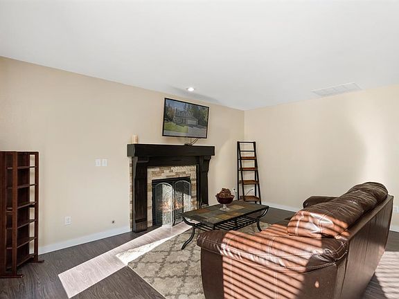 4th image of 7568 Maloya Ln SE