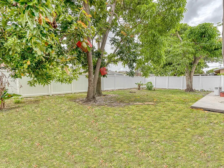 9696 SW 1st Pl — Photo 5