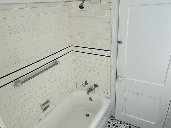 4th image of 5250 E Roosevelt Blvd #2
